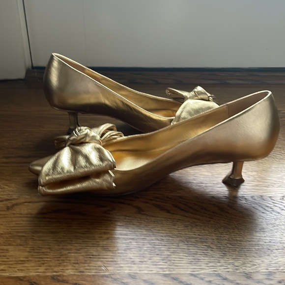 Caroline constas gold bow kitten heels - Picture 2 of 8